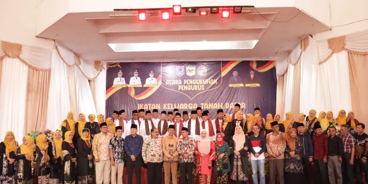 Kepengurusan Ikatan Keluarga Tanah Datar (IKTD) Luak Nan Bungsu (Payakumbuh – Lima Puluh Kota) periode 2023-2027 resmi dikukuhkan di GOR M. Yamin Kubu Gadang, Sabtu (28/01/2023)
