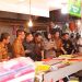 Wali Kota Payakumbuh bersama Forkopimda dan Tim Pengendali Inflasi Daerah (TPID) Kota Payakumbuh pantau harga kebutuhan pokoh yang berkontribusi terhadap inflasi daerah di Pasar Tradisional Ibuh