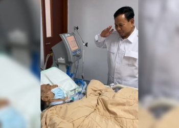 Prabowo Bezuk Mantan Gubernur Sumatera Barat di RSPAD