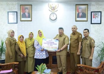 Serahkan DAK Rp.1.653.194.000, Kepala BKKBN Sumbar Katakan Stunting Masih Menjadi Isu Nasional