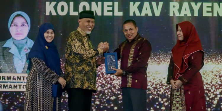 Hadir Dalam Pisah Sambut Korem 032/ Wirabraja, Mahyeldi : Ini Momentum Perkuat Kolaborasi.