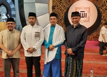 Ustad Bachtiar Nasir Tausiah Subuh di Masjid Raya Sumbar, Ajak ASN Tingkatkan Amal Ibadah di Bulan Rajab