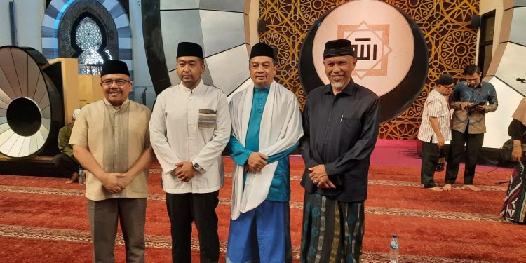 Ustad Bachtiar Nasir Tausiah Subuh di Masjid Raya Sumbar, Ajak ASN Tingkatkan Amal Ibadah di Bulan Rajab