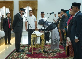Gubernur Mahyeldi Lantik 11 Orang Pejabat Eselon 2 di Lingkup Pemprov. Sumbar