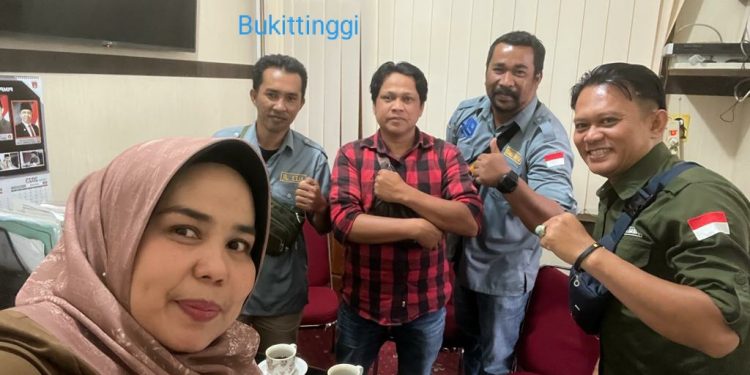 Silaturahmi DPC PJS Bukittinggi Bersama Sekwan DPRD, Ade Mulyani: Kita Sangat Terbuka Dengan Wartawan