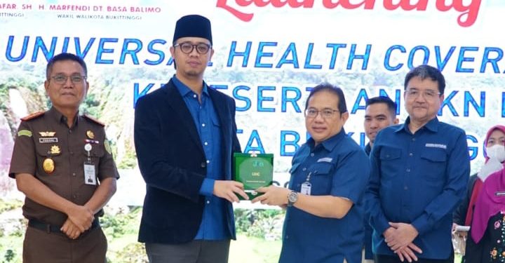 Pemko Bukittinggi Launching UHC Peserta JKN KIS