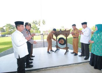 Di Tandai Dengan Pemukulan Gong, Wali Kota Payakumbuh Mencanangkan Gerakan Menanam Cabai dan Bawang Merah Sebagai Komoditi Penyumbang Inflasi Terutama di Sumatera Barat