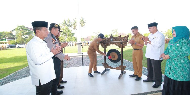 Di Tandai Dengan Pemukulan Gong, Wali Kota Payakumbuh Mencanangkan Gerakan Menanam Cabai dan Bawang Merah Sebagai Komoditi Penyumbang Inflasi Terutama di Sumatera Barat