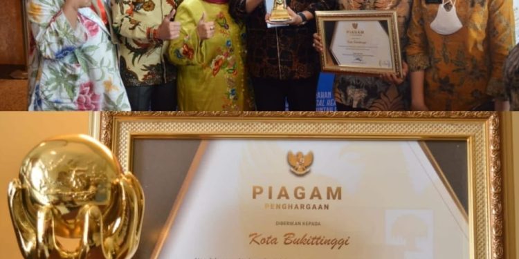 Wali Kota Bukittinggi Terima Penghargaan UHC dari Wapres