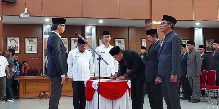 38 Pejabat Pemko Bukittinggi Dilantik,6 Diantaranya Eselon ll