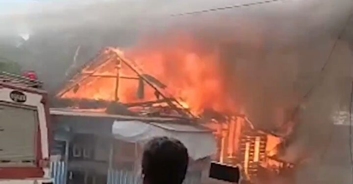 Satu Rumah Ludes Dilalap Api di Kampung Cubadak, Pasaman Barat.