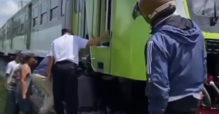 Melamun Saat Sebrang Rel, Seorang Pria Tertabrak Kereta Api di Koto Tangah Padang.