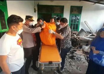 Seorang Wanita Ditemukan Meninggal Dengan Mulut Berdarah di Padang.