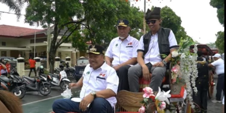 Momen Penuh Akrab Tiga Pemimpin Ranah Minang Menuju Gelanggang