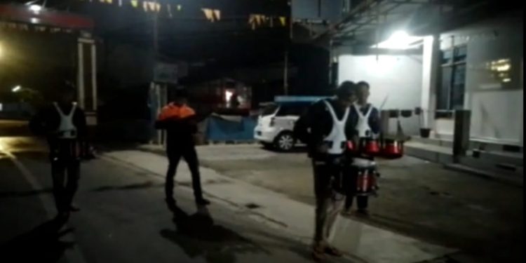 Menghidupkan Kembali Tradisi Beduk Sahur: Inilah Cara Pemuda Lakuang Anak Aia di Bukittinggi Melakukannya