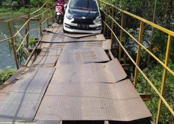 Rusak Berat, Jembatan Gantung di Pesisir Selatan Tak Kunjung Diperbaiki