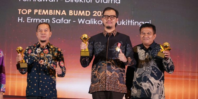 Sukses Tabungan Utsman, Wako dan BPRS Jam Gadang Kembali Borong Penghargaan Top Nasional