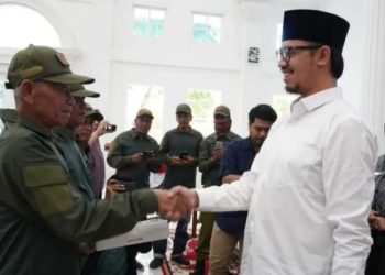 Penegasan Dan Penyerahan Honorium Satlinmas Kota Bukittinggi
