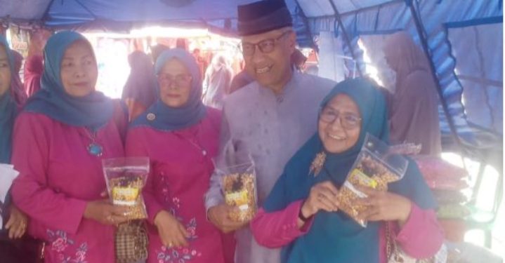 GOW Kota Bukittinggi Menggelar Bazar Murah Selama Tiga Hari Di Jam Gadang