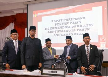 Pemko Bukittinggi Terima Rekomendasi LKPJ Wako Tahun 2022