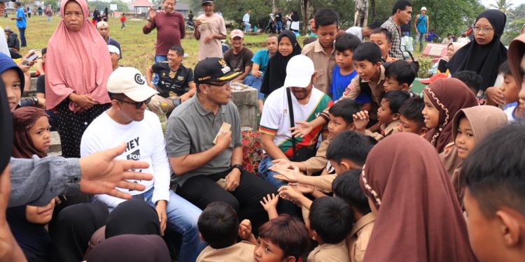 Bersama ratusan masyarakat, Pj. Wali Kota Payakumbuh ziarah dan gotong royong membersihkan pandam pekuburan keluarga Nunang Saiyo dan keluarga Labuah Baru,