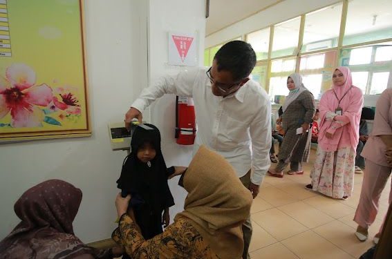 Serahkan Bantuan, Pj. Walikota Payakumbuh : Pemko Payakumbuh Prioritaskan Penanganan Stunting