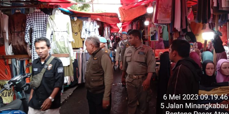 Instruksi Walikota, Sat Pol PP Bukittinggi Sidak Pasar Demi Keamanan Dan Kenyamanan Pengunjung