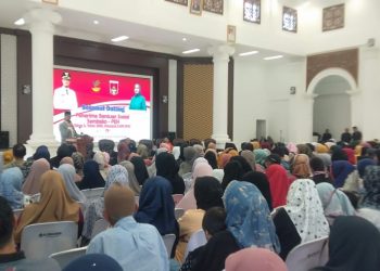 Serahkan Bantuan PKH, Erman: Jangan Sampai Terkotak Kotak