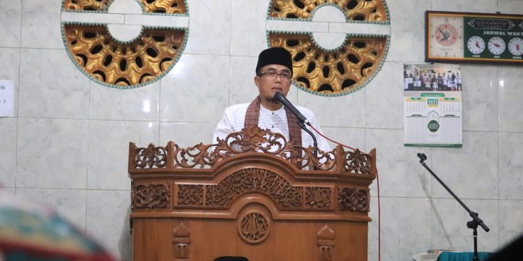Dampingi Tim Safari Ramadhan Ke Masjid Hidayah PDTP, Wako Rida Serahkan Dana Hibah Rp. 50 Juta Dan CSR Bank Nagari Rp. 10 Juta