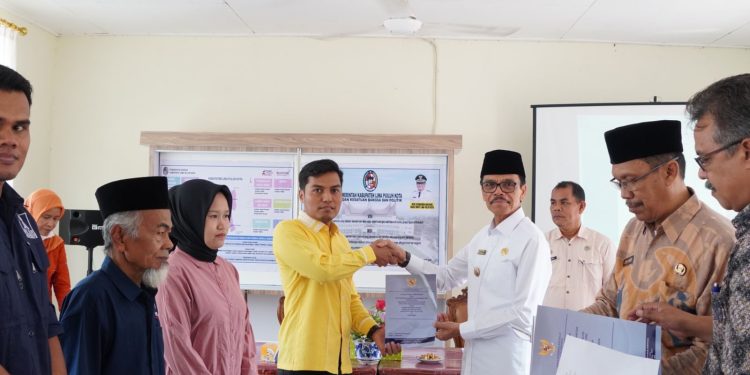 Bupati Safaruddin Apresiasi Prestasi 4 Parpol Tertib Administrasi Atas LPJ Dana Bantuan Parpol Tahun Anggaran 2021-2022