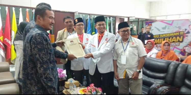 PKS Menjadi Partai Yang Pertama Mendaftarkan Bacaleg Nya Ke KPU Bukittinggi