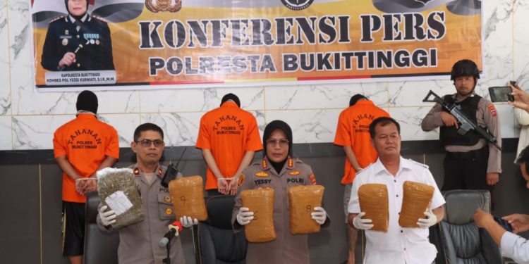 Polresta Bukittinggi Gagalkan Pengiriman 17,4 Kg Ganja