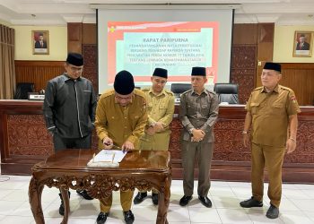 Paripurna DPRD Bukittinggi, Penandatanganan Nota Persetujuan Bersama Atas Raperda