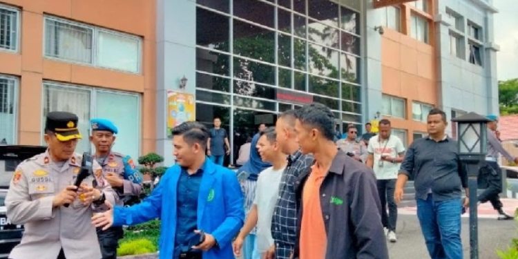 Soroti Kinerja Bupati Pasaman Barat, Aliansi Mahasiswa Gelar Unjuk Rasa Di Depan Kejati