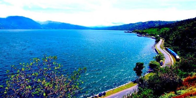 Danau Singkarak Memikat Wisatawan dengan Pesona Alamnya yang Menakjubkan