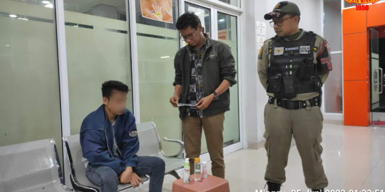 Pol PP Kota Bukittinggi Amankan Pria Diduga Gay yang Mencari Pelanggan Secara Online