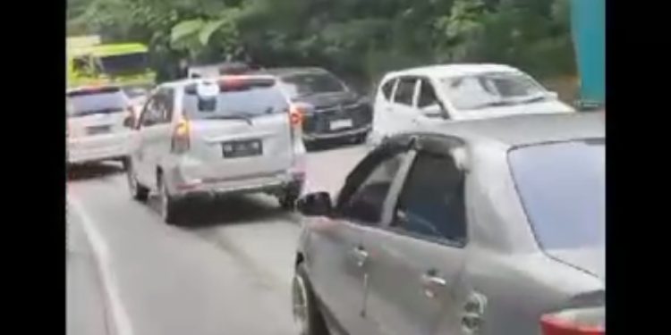 Viral di Medsos Jalur Sitinjau Lauik Macet Parah Begini Komentar Kapolsek