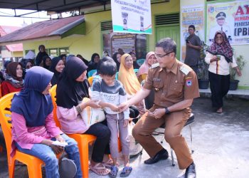 Wako Rida Ananda Serahkan Cadangan Beras Di Kelurahan Sapaku Untuk Lawan Inflasi