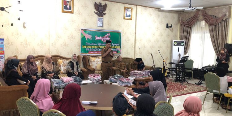 Bersama LKKS dan Komunitas IJP, Pemko Payakumbuh Serahkan Bantuan Bakti Sosial