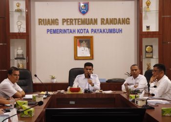 Pj.Sekretaris Daerah Dafrul Pasi memimpin rapat Tim Anggaran Pemerintah Daerah (TAPD)