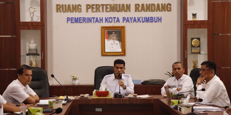 Pj.Sekretaris Daerah Dafrul Pasi memimpin rapat Tim Anggaran Pemerintah Daerah (TAPD)