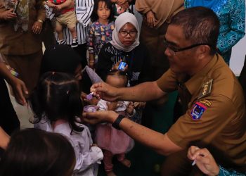 Rida Ananda Terharu Melihat Salah Seorang Balita Penderita Lumpuh Otak