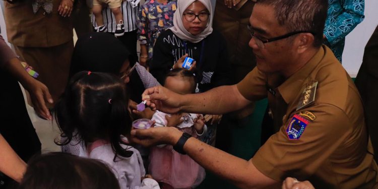 Rida Ananda Terharu Melihat Salah Seorang Balita Penderita Lumpuh Otak