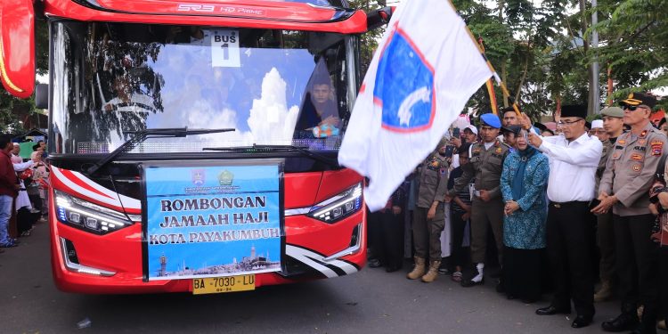 Pj. Wako Rida Ananda Lepas Warga Berangkat Haji Ke Tanah Suci