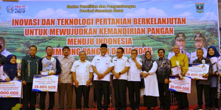 “SUMBAR INNOVATION AWARDS 2023PAYAKUMBUH BORONG 2 PENGHARGAAN INOVASI”