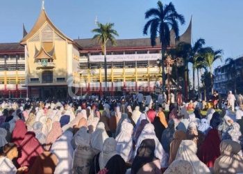Ribuan Warga Ikuti Salat Idul Adha di Depan Kantor Gubernur Sumbar