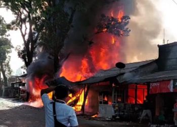 Kebakaran di Depan RSJ Padang Akibatkan 6 Ruko Hangus dan 1 Motor Terbakar hanya Sisa Kerangka
