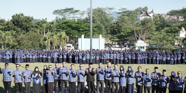 Bupati Lima Puluh Kota Serahkan 598 Petikan SK PPPK Guru dan Ambil Sumpah 82 ASN Jabatan Fungsional