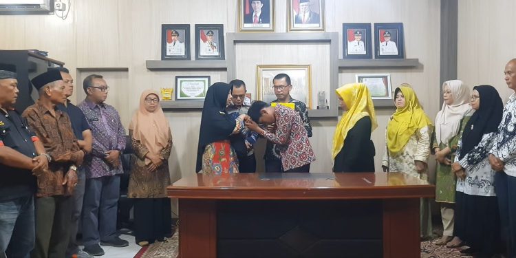 Maafkan Kami Bu Guru, Oleh: Safaruddin Dt. Bandaro Rajo (Bupati Limapuluh Kota)