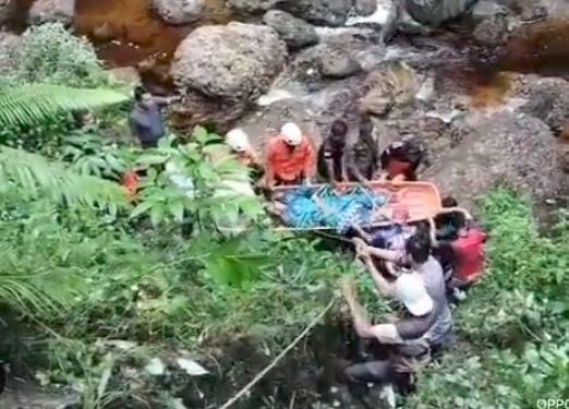 Kecelakaan Tunggal Dua Pengendara Motor dilaporkan Terjatuh ke Jurang kelok sembilan